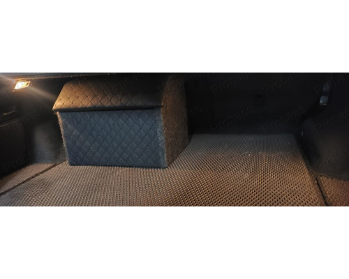 Автомобільний органайзер 50*35*35 посилений зі скошеною кришкою і перегородкою стрічка чорна